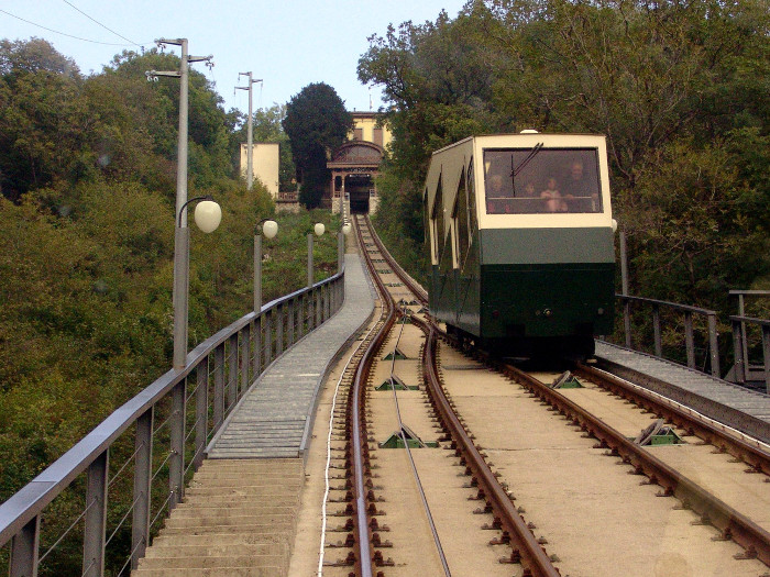 funicolare m